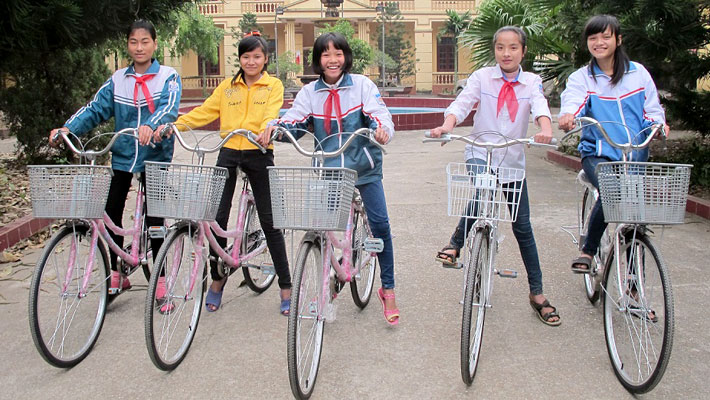 Le prime biciclette donate ai ragazzi