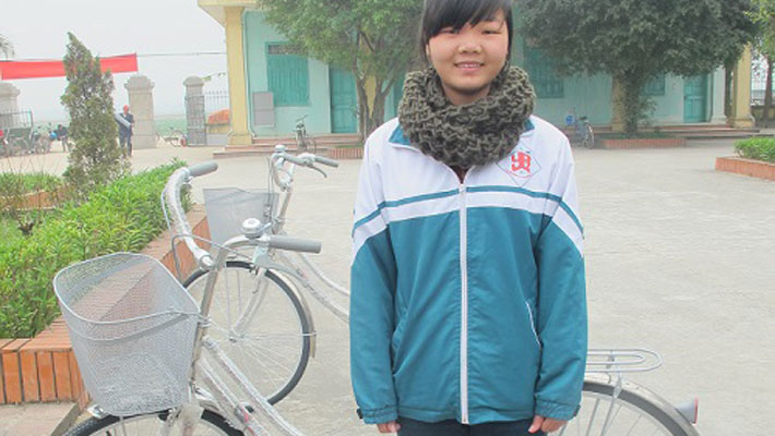 Vietnam: biciclette regalate ai ragazzi