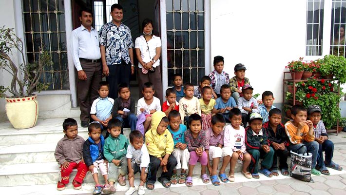 Nepal, tornano a casa i bimbi curati nella Children's Home